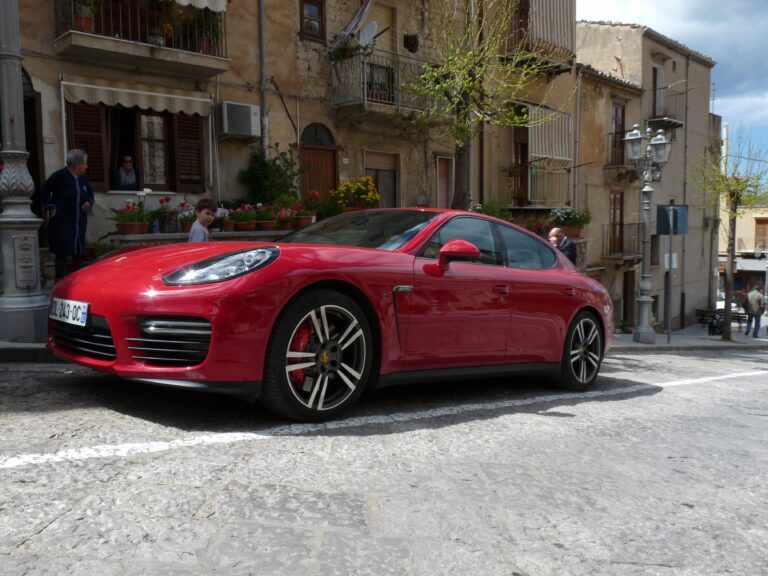 La Porsche in vetrina: il GTS Experience nel circuito della Targa Florio