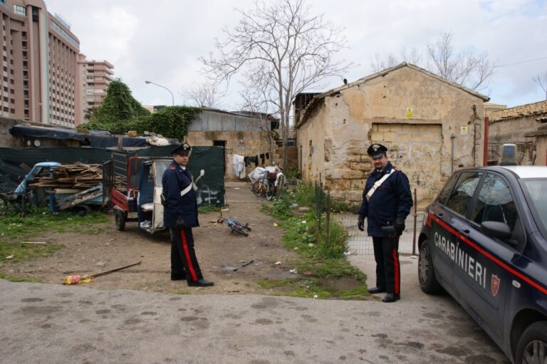 Ispezionati due campi nomadi palermitani