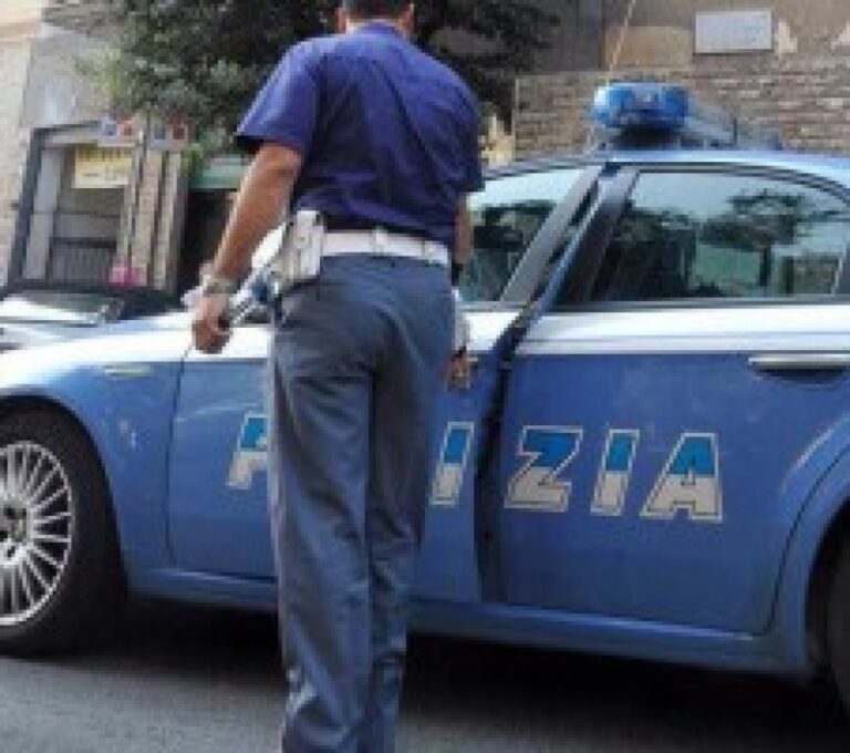 Polizia arresta autori di una rapina ai danni di un anziano