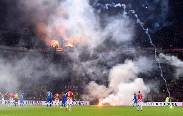 Daspo per 70 tifosi albanesi dopo i lanci di petardi e fumogeni in occasione della partita Italia Albania giocata a Palermo