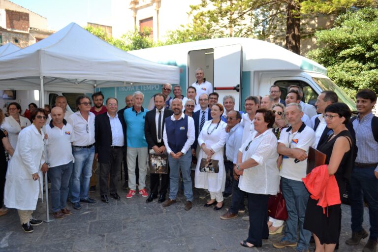 Collesano ha risposto in “massa” all’appello di Asp in piazza. Centinaia le visite a bordo dei camper