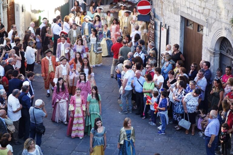 Ferragosto a Petralia Soprana: rievocazione, enogastronomia e folklore