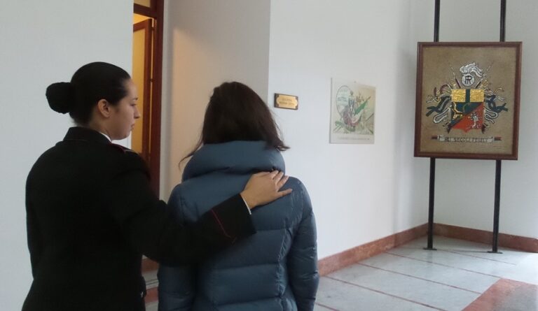 Arrestato professore liceale 47enne che intratteneva una relazione sentimentale con una sua alunna di 16 anni