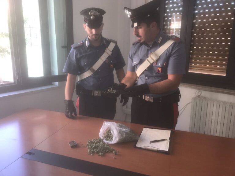 Sorpreso con hashish e marijuana in casa. Arrestato 29enne