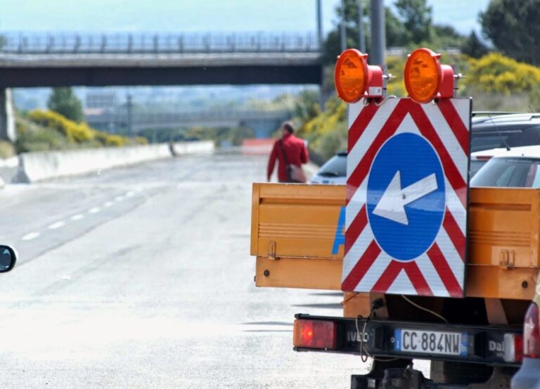 Carburante rovesciato sulla A19. Chiuso un tratto di autostrada