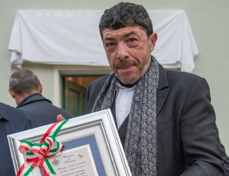 Il pasticcere siciliano Nicola Fiasconaro riceve a Venasca (CN) il premio “La Castagna d’Oro”