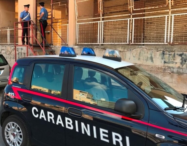 Scoperta panineria abusiva allacciata illecitamente alla rete Enel. Arrestata la donna che la gestiva