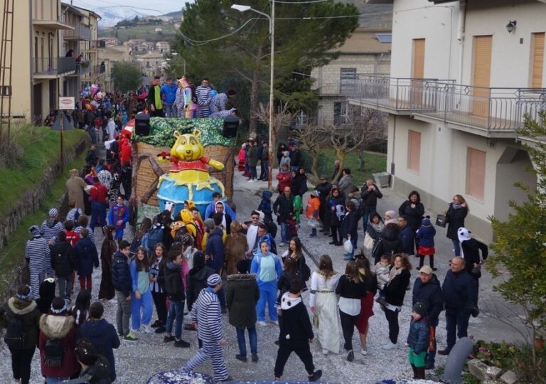 A Pianello allegria, colori e divertimento. Chiusa a Petralia Soprana la V edizione de “A Carnilivarata”