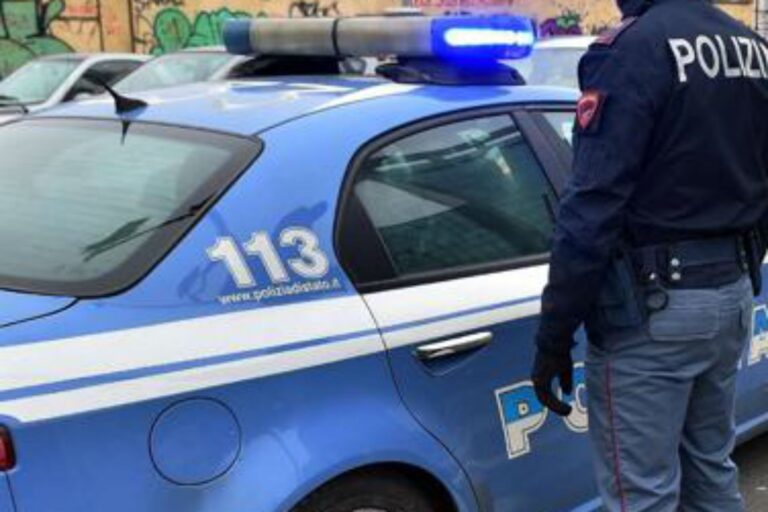 Clandestino nascosto in un’autovettura nella nave proveniente da Tunisi. Arrestata la proprietaria per favoreggiamento