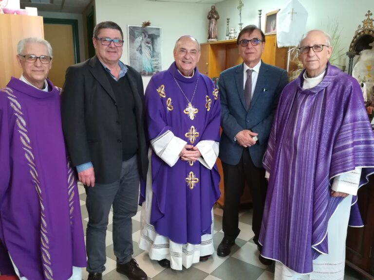 “E’ stato per noi una guida”: il direttore della Fondazione Giglio ringrazia mons. Manzella dopo la messa pasquale celebrata dal vescovo