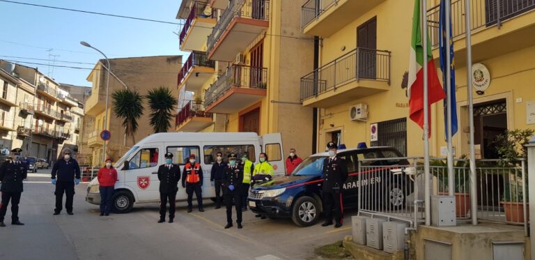 Carabinieri, commercianti di Baucina e un gruppo palermitano donano uova di Pasqua e generi alimentari a Cefalà Diana