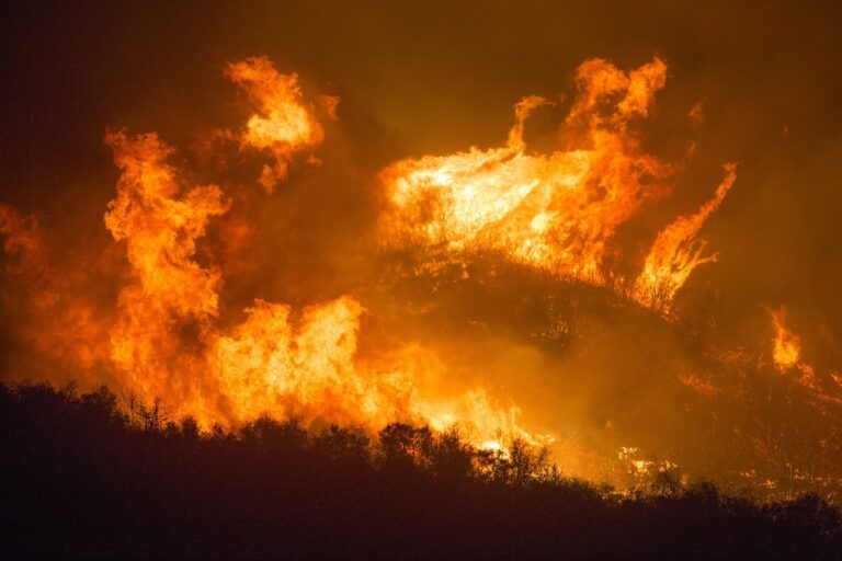 Incendio a Montemaggiore Belsito, la rabbia del sindaco: “non possiamo accettare quanto accaduto”