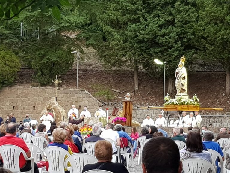 A Gibilmanna grande festa per la Madonna, la comunità di Castellana ha donato l’olio per la lucerna