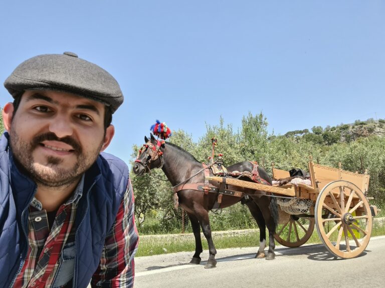 Coronavirus: da Cefalù a Calatafimi con il carretto siciliano, un viaggio spirituale sulle orme del passato