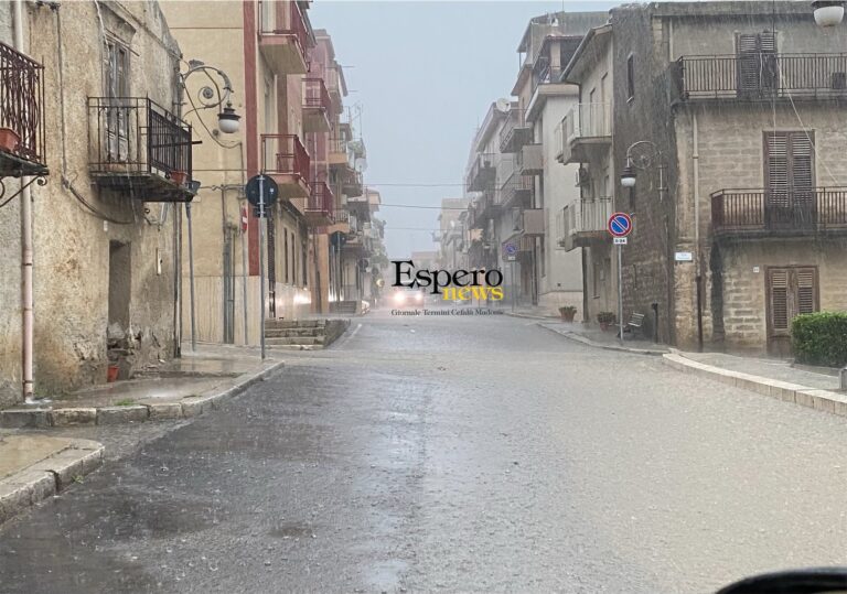 Piogge torrenziali nel comprensorio, tuoni, fulmini e strade che sembrano fiumi