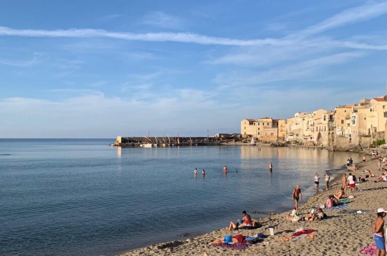 Spiagge a misura di bambini: pediatri italiani assegnano a Cefalù la bandiera verde 