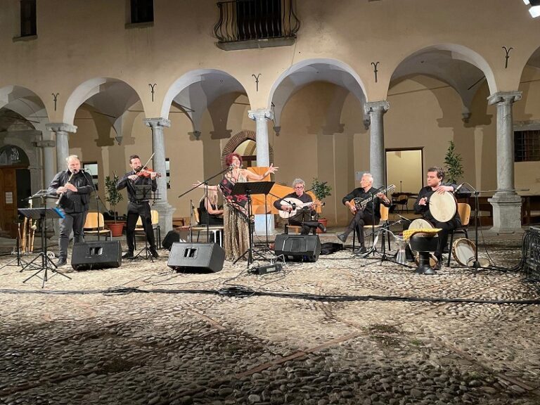 Castelbuono, grande successo del concerto “Le Terre di Ulisse” promosso da BCsicilia