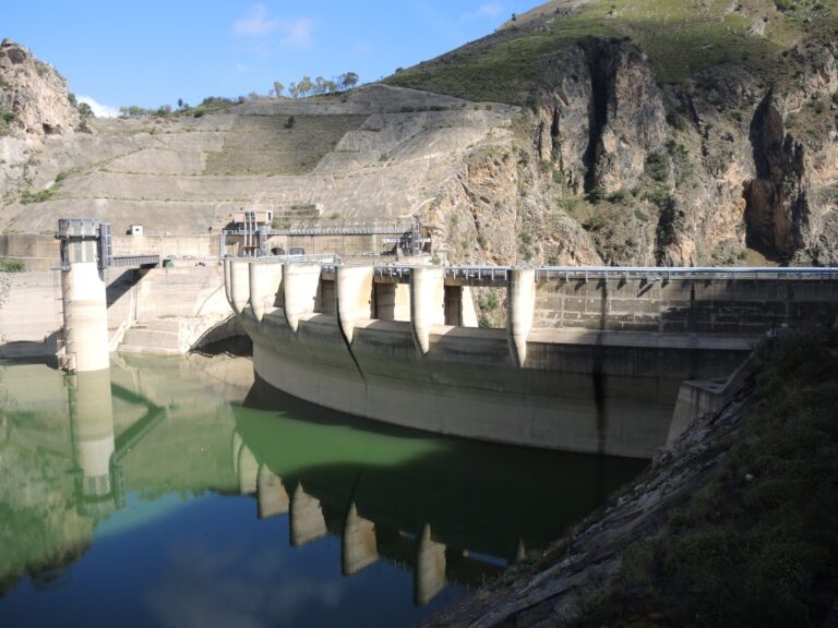 Eccesso di torbidità dell’acqua nella diga Rosamarina di Caccamo, sospesi i prelievi
