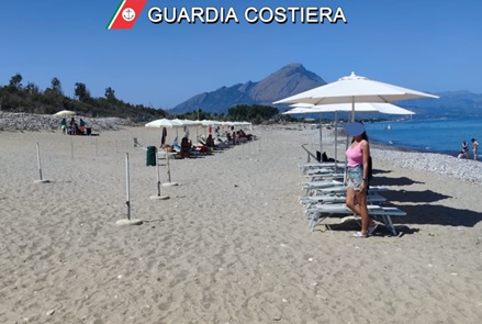 Campofelice di Roccella: Guardia Costiera sequestra lido abusivo: occupava 900 mq di spiaggia libera