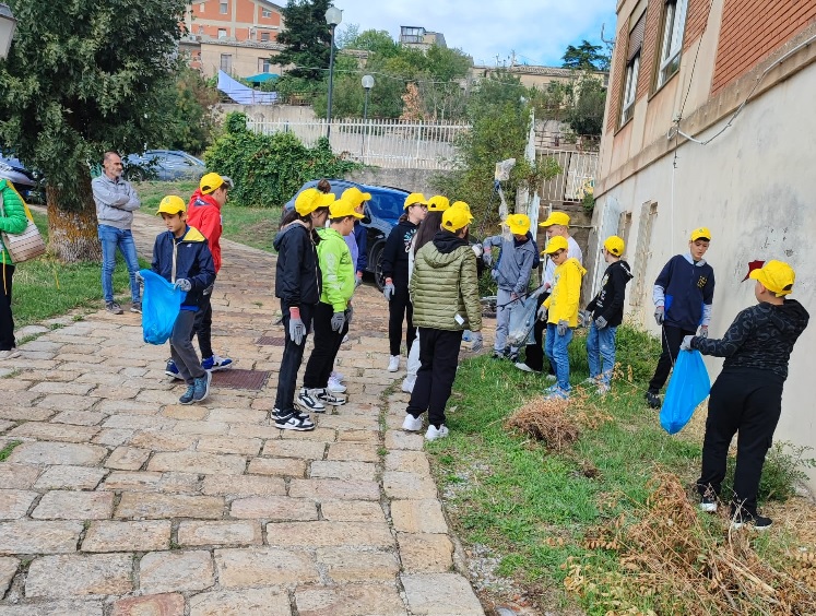 A Petralia Soprana Comune e Istituto Comprensivo partecipano all’appuntamento “Puliamo il Mondo”