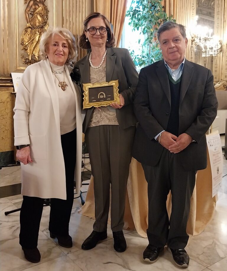 Campofelice di Roccella: Pina Granata vince a Bari il Premio Porta di Oriente