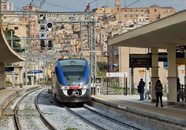 Treni, al via il piano “Natale sicuro”: controlli anche sulla tratta Palermo-Termini Imerese