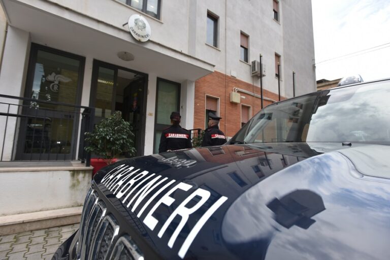 Carabinieri denunciano alla Procura di Termini Imerese due palermitani per porto abusivo di armi e droga