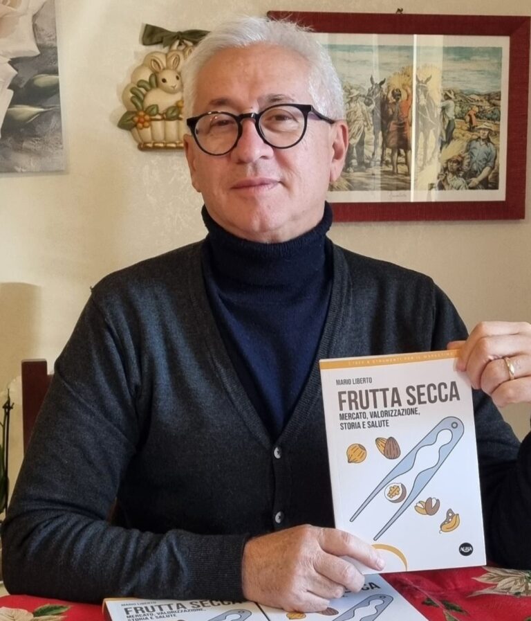 Mario Liberto torna in libreria con il suo nuovo libro: “Frutta secca. Mercato, valorizzazione, storia e salute”