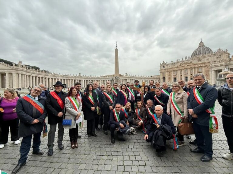 Festeggiato in Vaticano il giubileo delle città del Crocifisso: presenti anche Geraci Siculo e Lascari