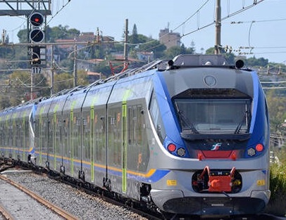 Treni, aumentano nei giorni festivi i collegamenti tra Palermo e Cefalù